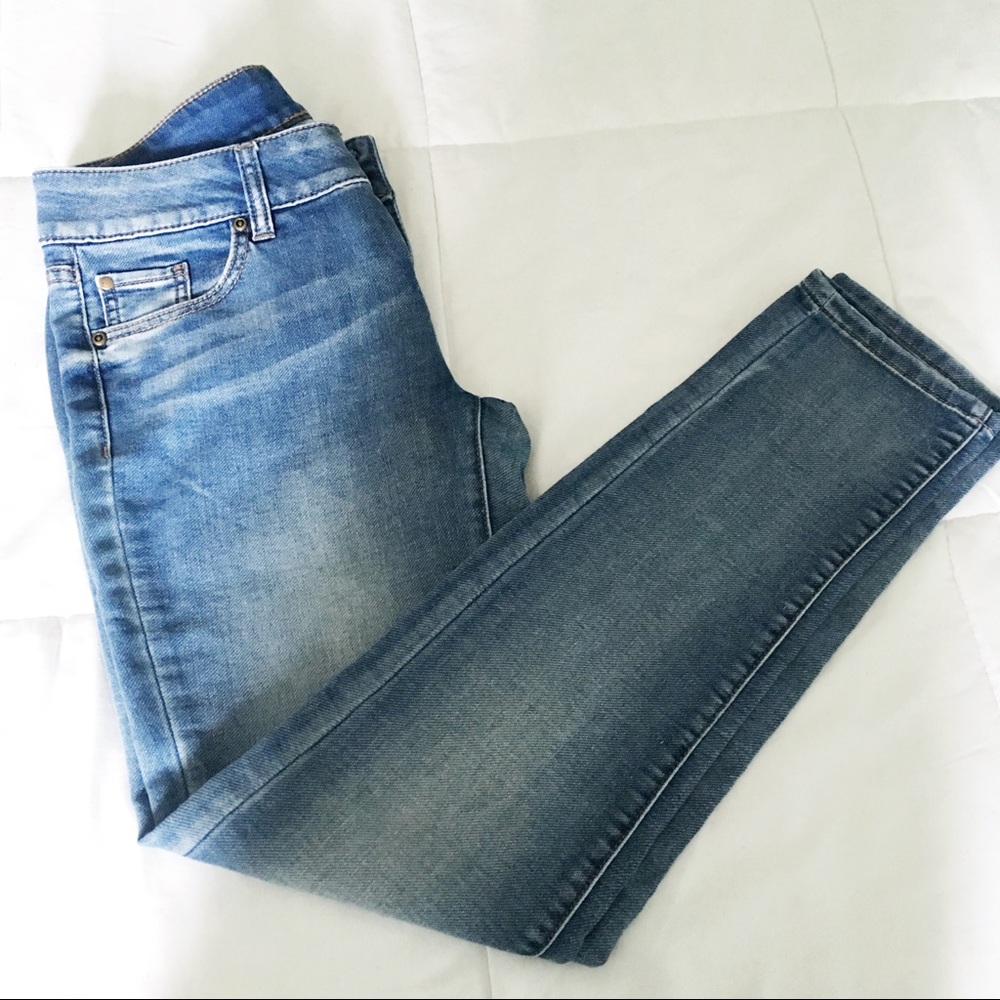 Women’s relaxed boyfriend jean
